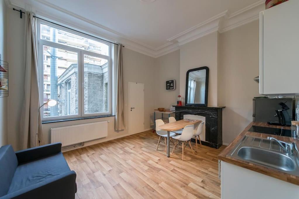 Joli Appartement 2 Chambres A リエージュ エクステリア 写真